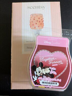 NIB Scentsy Soring Hearts Plugin Warmer and Disney Wax Cubes Bundy